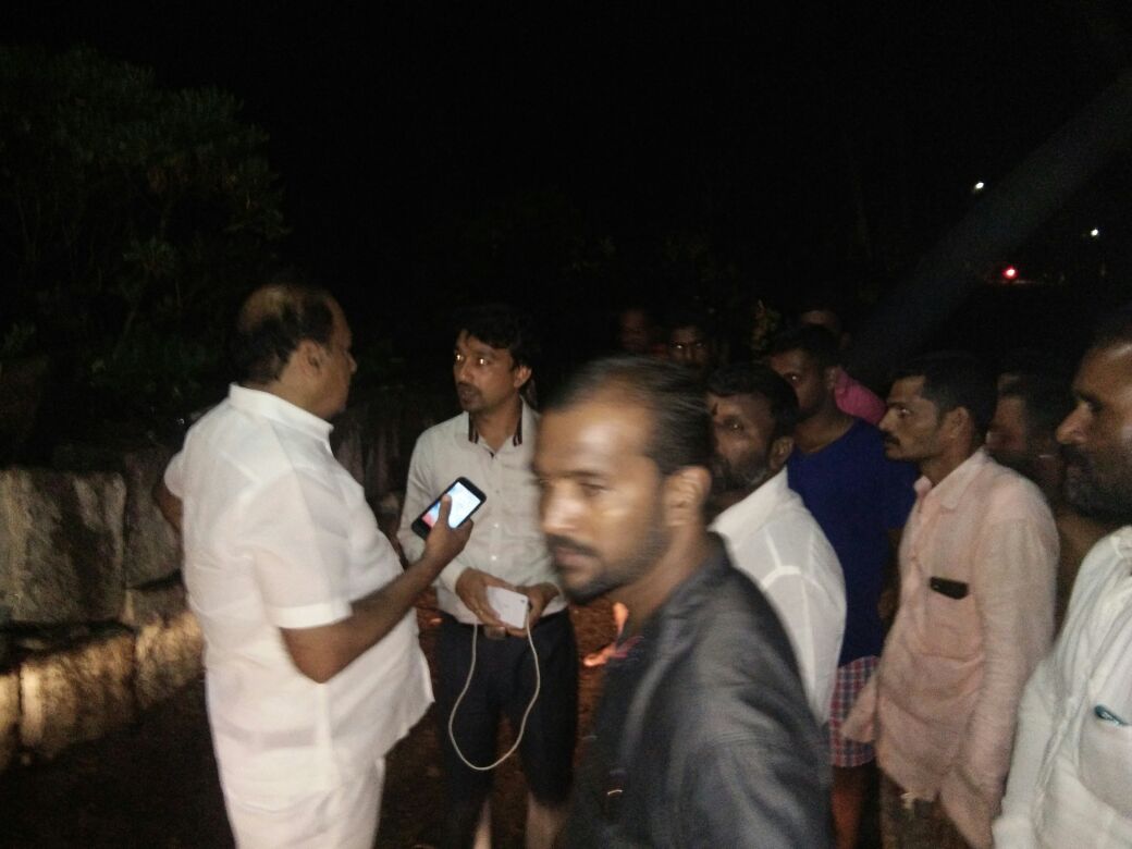 ಓಖಿ ಚಂಡಮಾರುತ ಹಿನ್ನೆಲೆ: ತೀರ ನಿವಾಸಿಗಳ ಮನೆ ತೆರವು